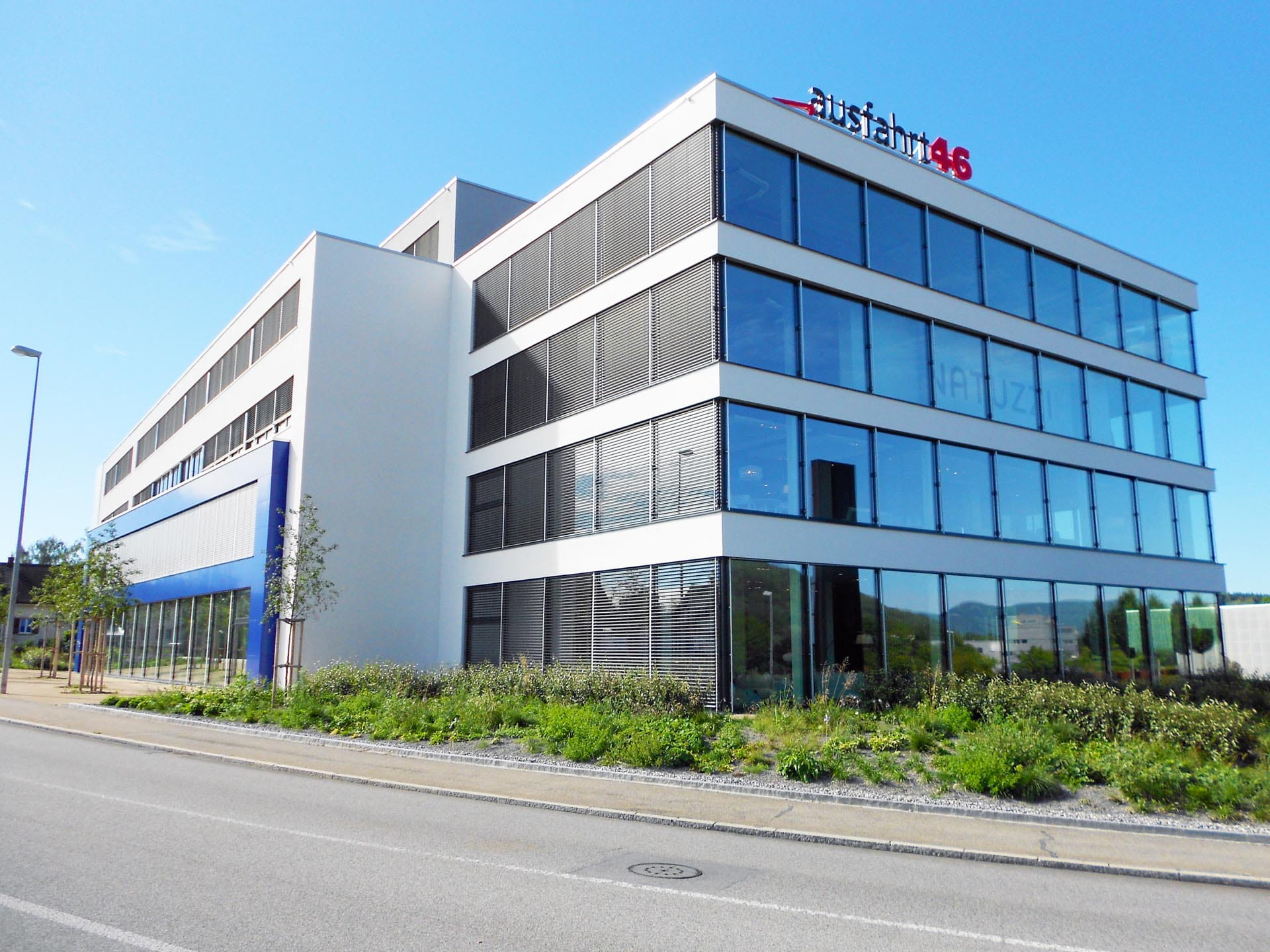 SENN-AG_02-metallbau_fenster_fassaden_01.jpg