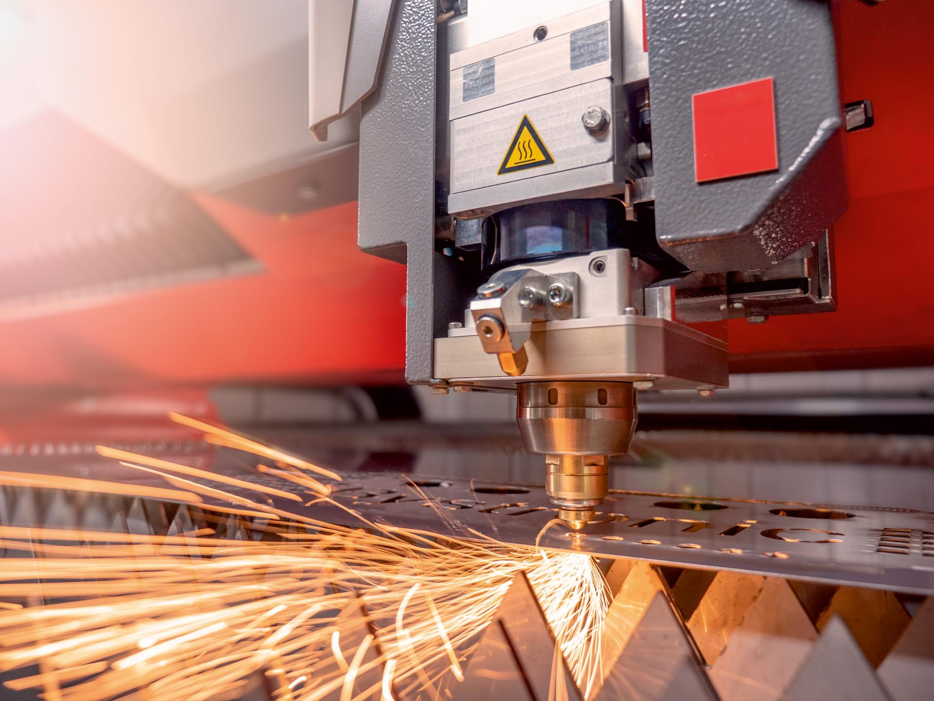 SENN-AG_03-blechtechnik_laserschneiden_01.jpg