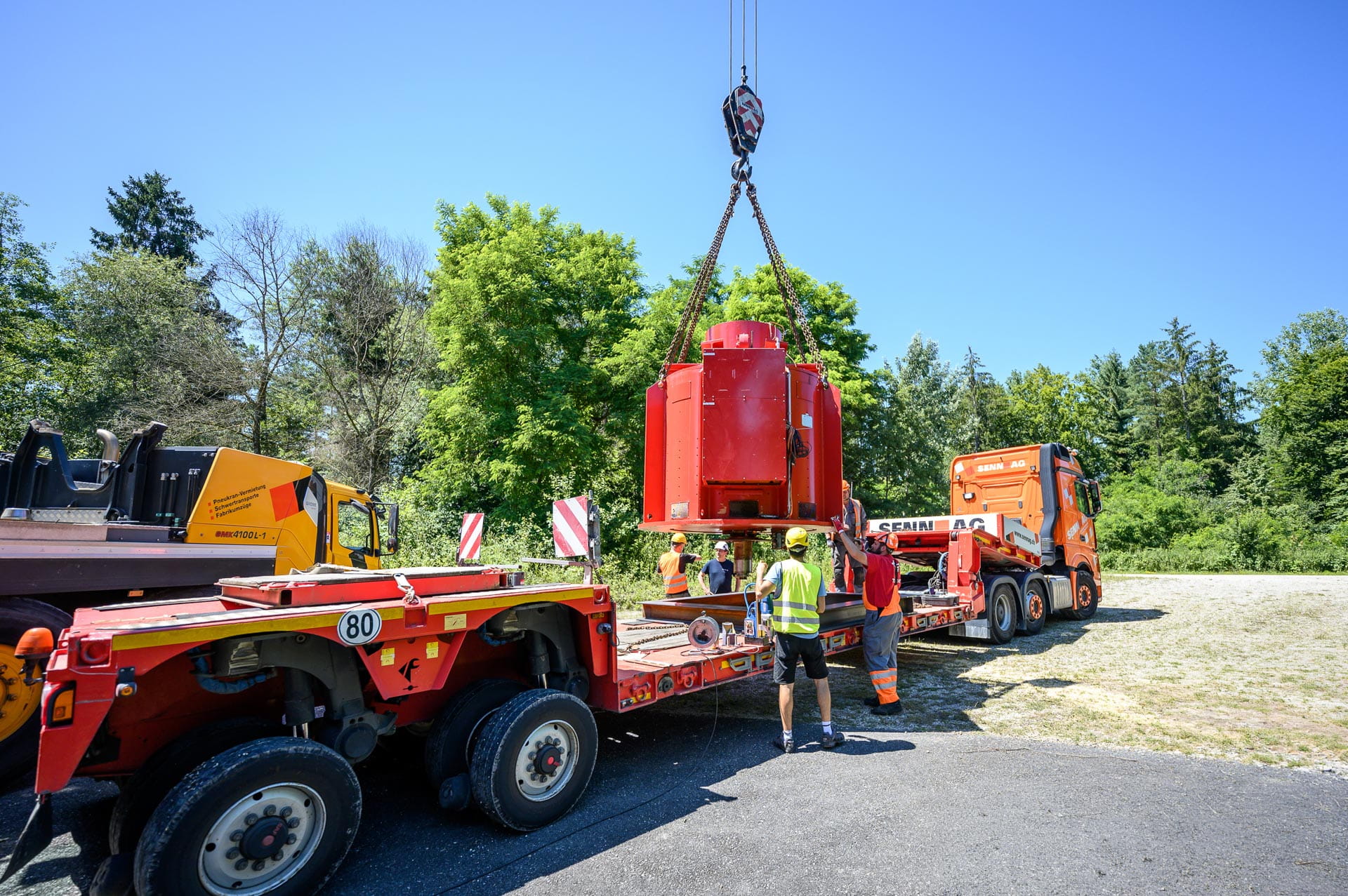 SENN-AG_04-kran-transport_pneukrane_schwertransporte_01.jpg