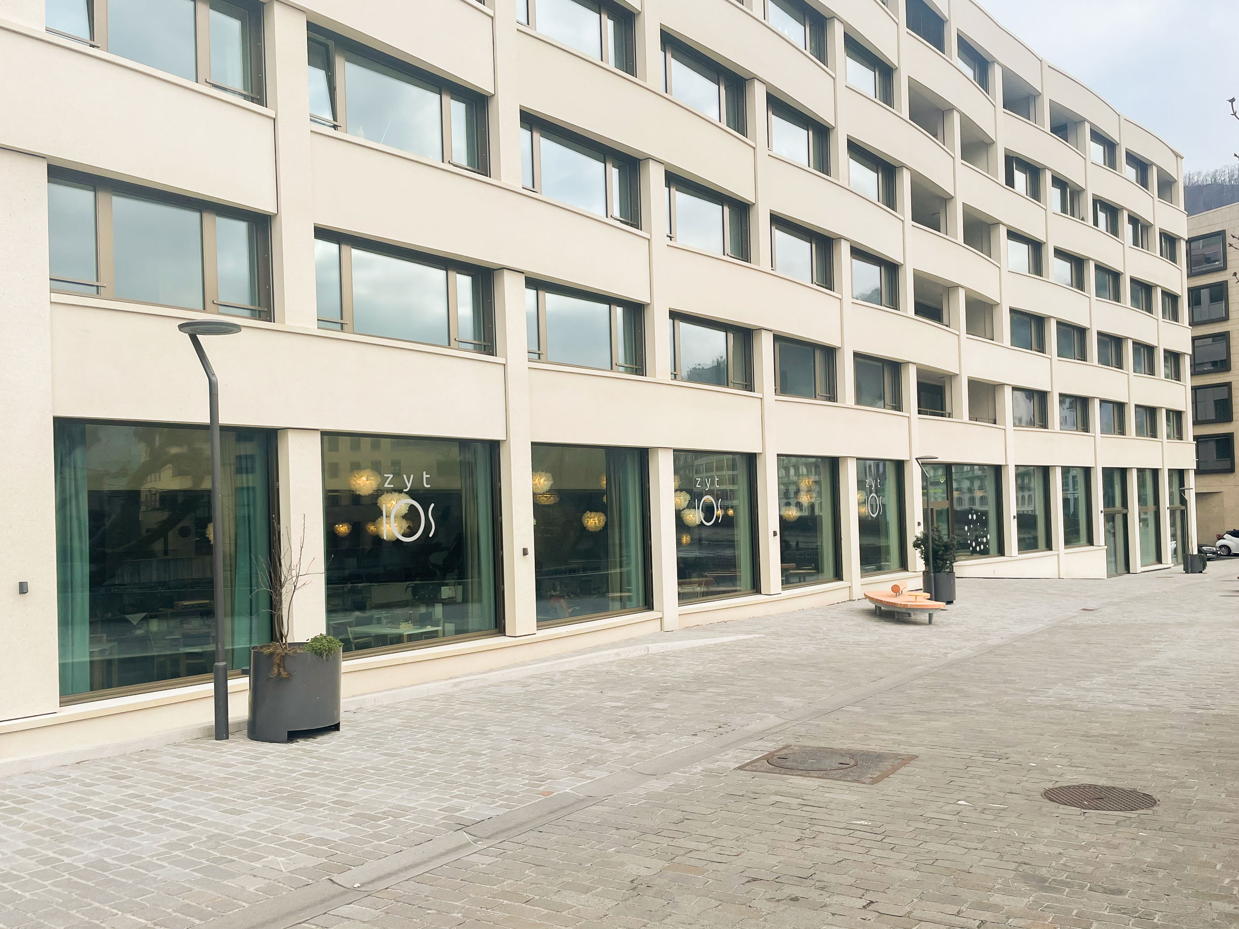 senn-ag_bethesda-alterszentrum-prosenio-ennetbaden_schaufensterfront_grossverglasung.jpg