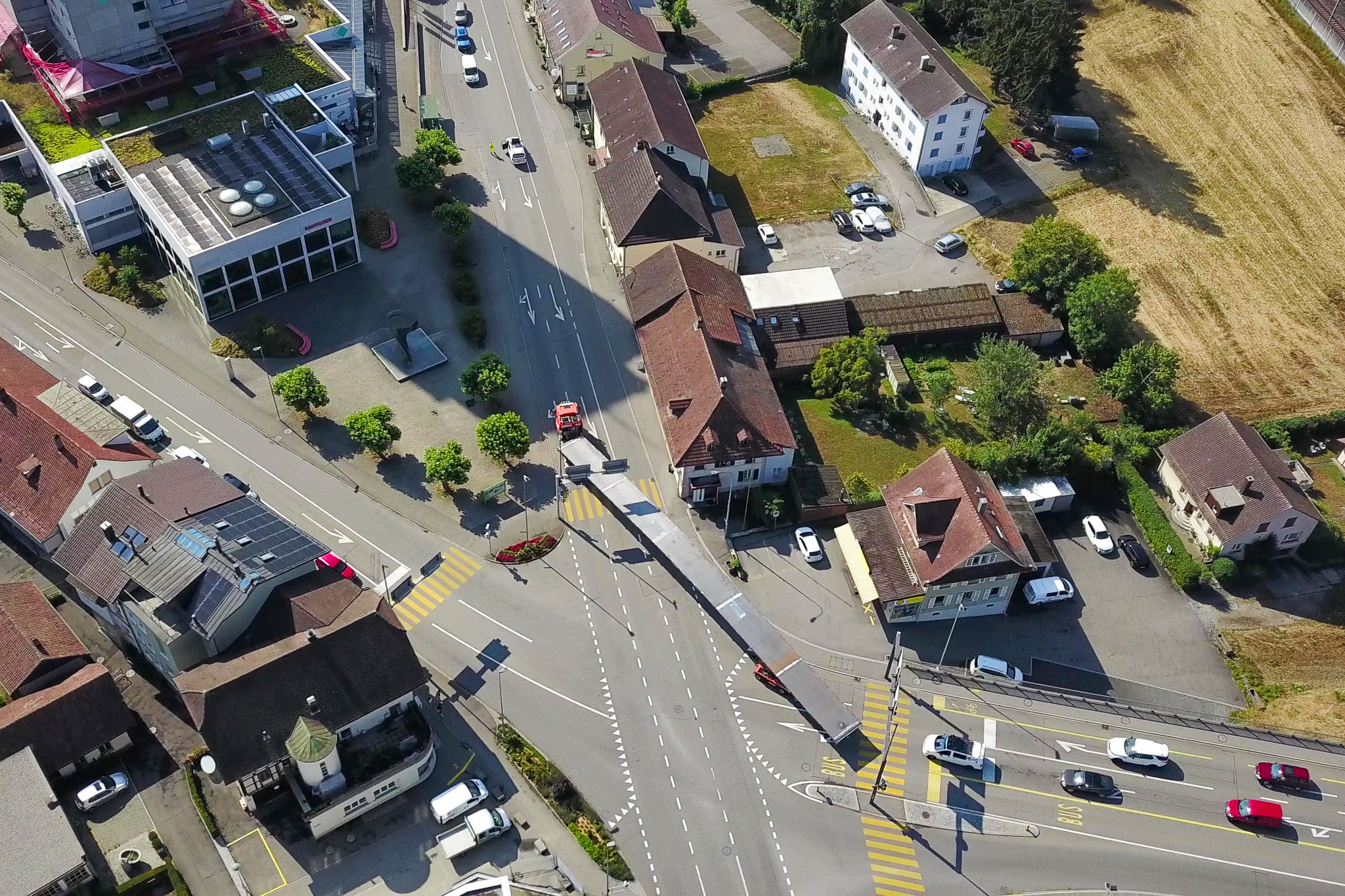 sennag-laufen-norimattsteg-stahlbruecke-schwertransport.jpg